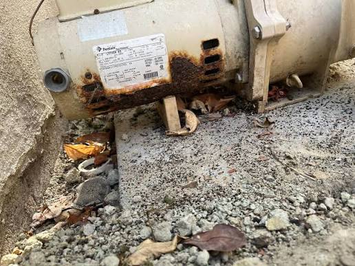 Pump rusted. Looks like its about to fail very soon. Pools Problems